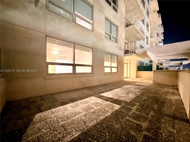 Building Photo - 3250 NE 1st Ave