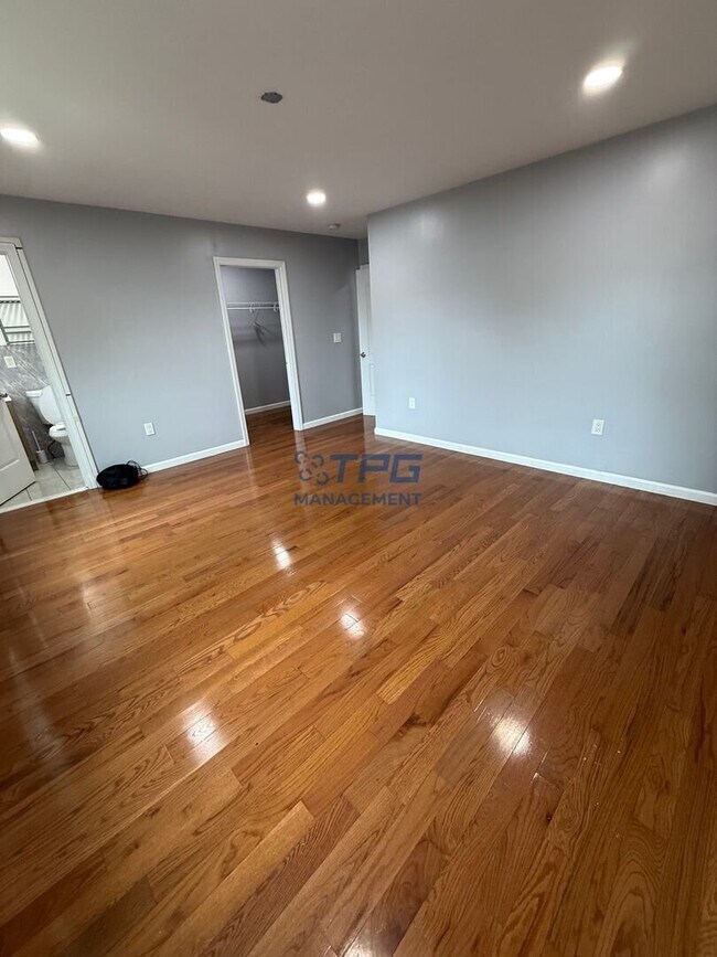 Building Photo - 495 S 18th St