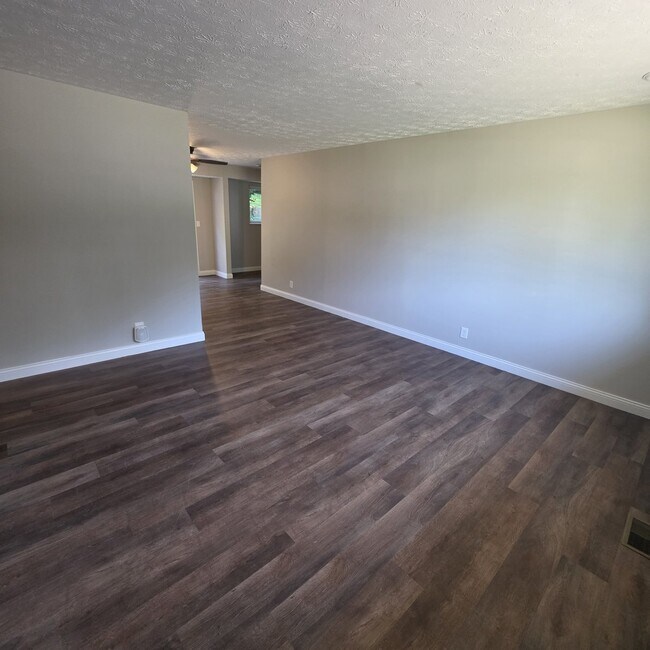 Building Photo - *Coming Soon!!*724 Winding Way Recently Renovated 4BR, 1 BA House in Union Township*