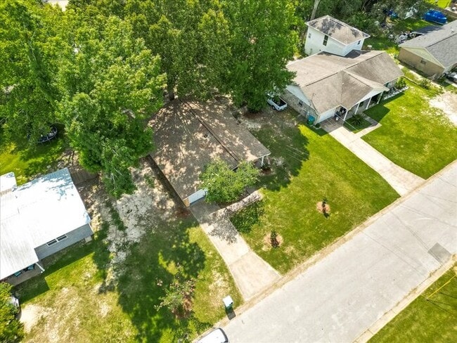 Building Photo - 122 Clarence Dr
