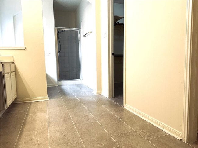 Building Photo - 3623 Pine Valley Dr