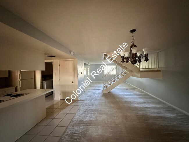 Building Photo - Spacious and unique 3 bedroom 2 and a half...