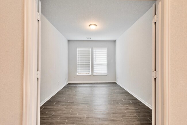 Building Photo - 211 Short Leaf Dr