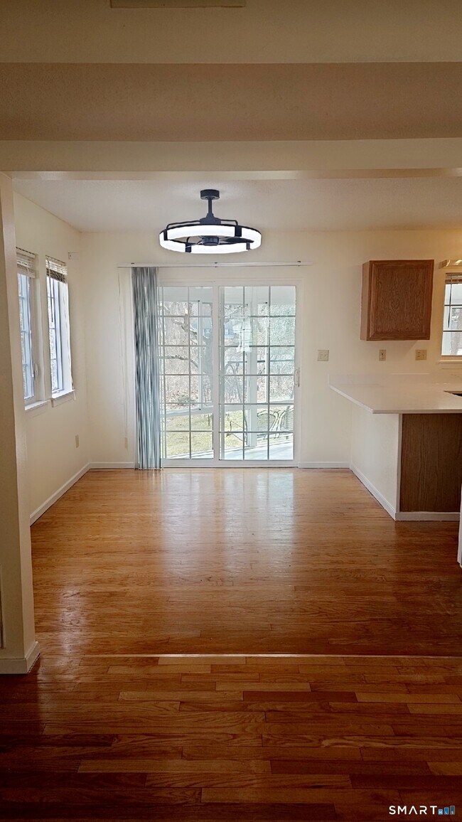 Building Photo - 20 Apple Way