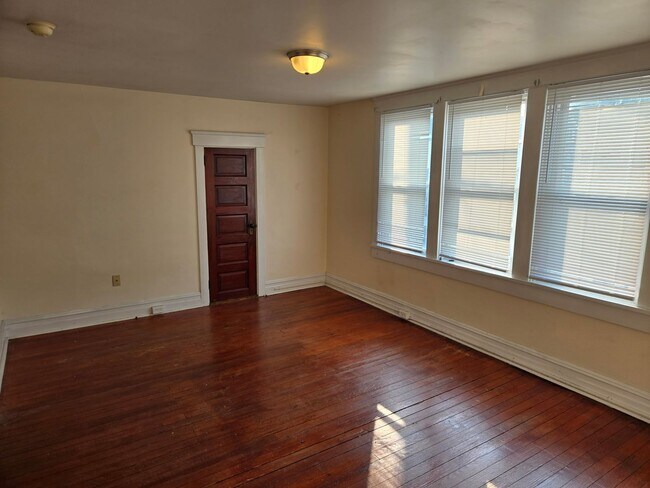 Building Photo - 1 Manor Ave