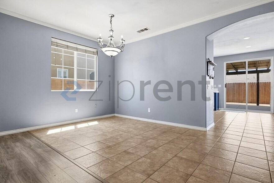 Building Photo - Unit