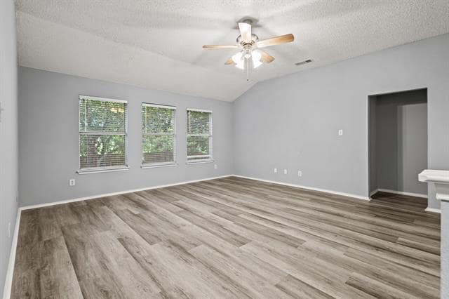 Building Photo - 1604 Lincoln Dr