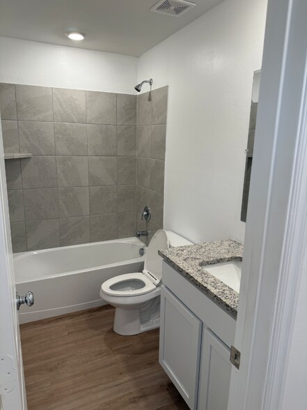 Building Photo - 2208 Wolford Ct