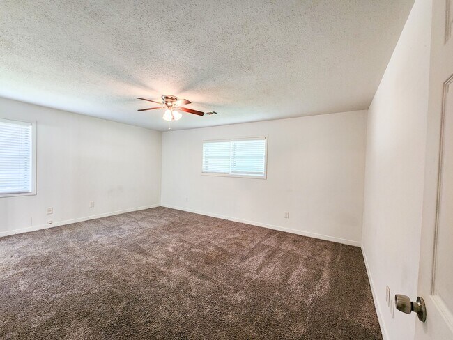 Building Photo - 1307 Dwinnell St