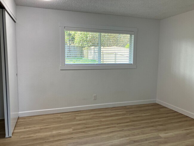 Building Photo - Remodeled Three Bedroom Home in South Salem
