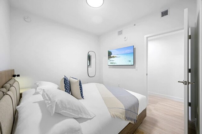 Building Photo - 580 72nd St