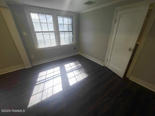 Building Photo - 1063 Mouton Ave