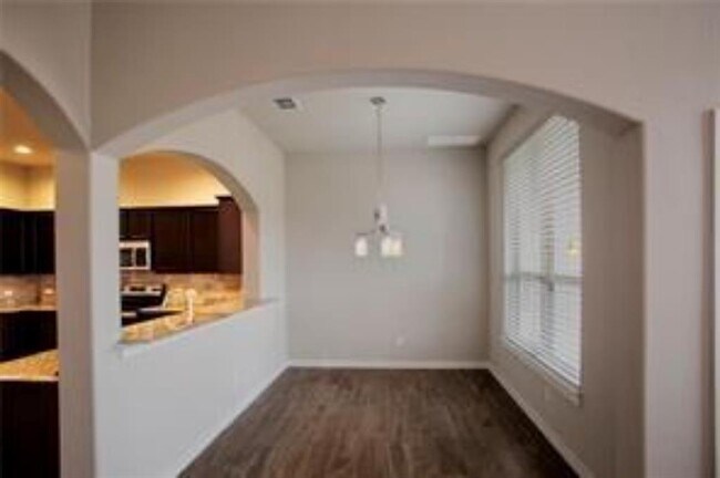 Building Photo - 143 Lakeview Ct