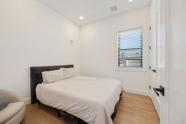 Building Photo - 121 Prospect St