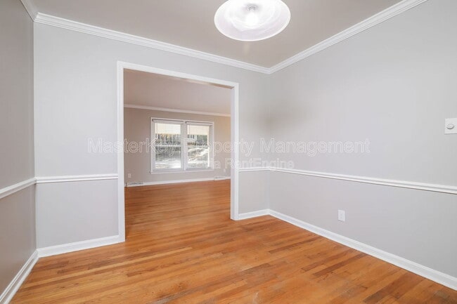 Building Photo - 916 Tanglewood Dr