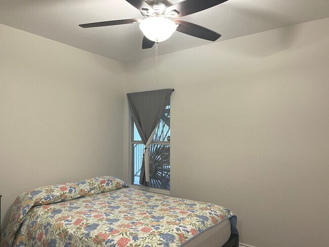 Building Photo - Remodeled, first floor 1428 sq ft, 2 bed+ ...