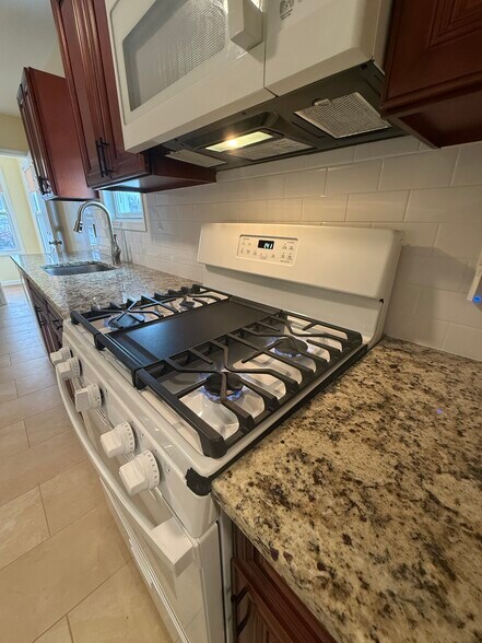 Building Photo - 7 Cortland St