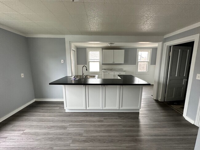 Building Photo - 809 Elk St