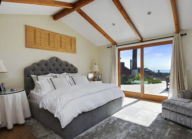 Building Photo - Magnificent views! Completely Private! One...