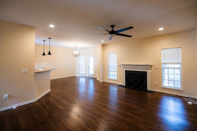 Building Photo - Stunning 6 bedroom 2.5 bathroom corner lot home in High Point with 2 car garage