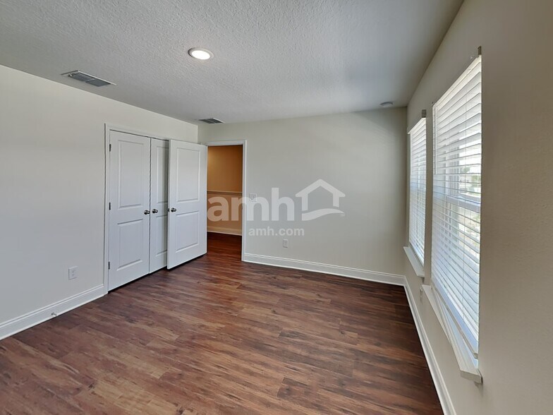 Building Photo - 1008 Summer Stone Loop