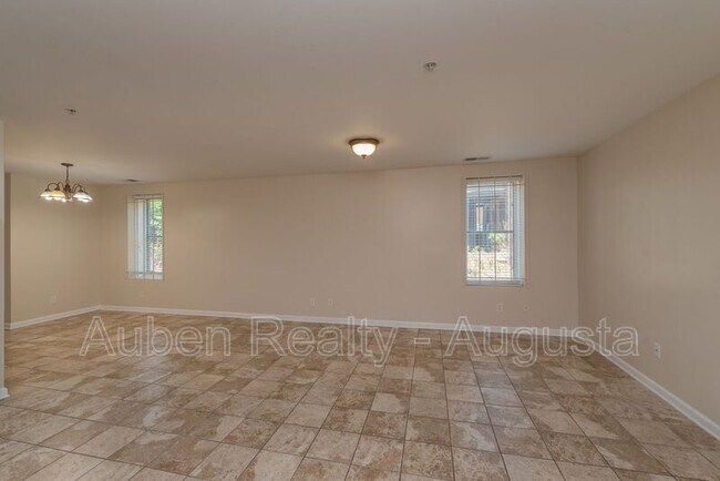 Building Photo - 913 Walker St