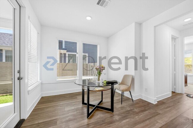 Building Photo - 3140 Eddington Dr