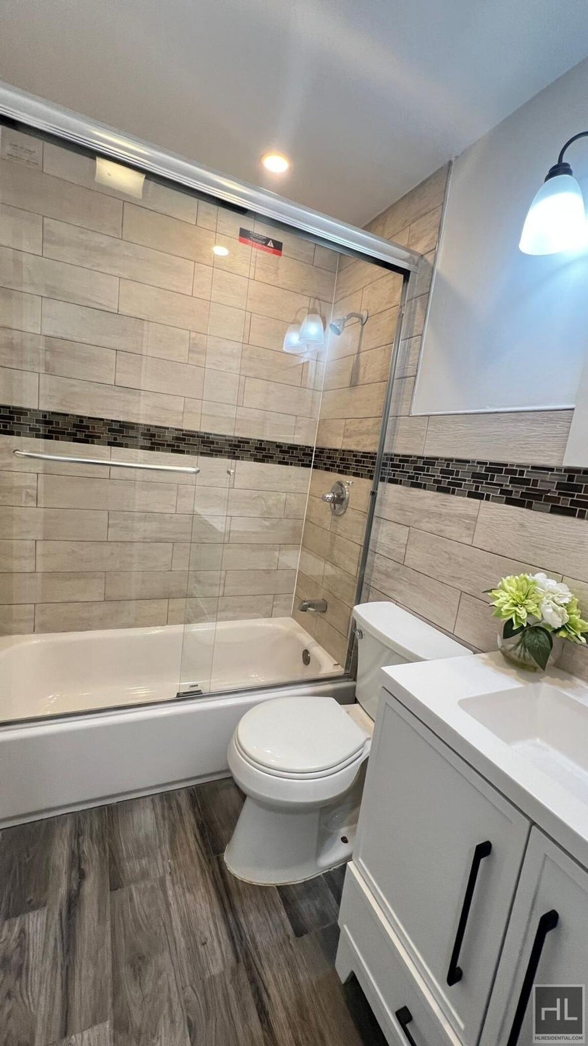 Building Photo - 256 STREET