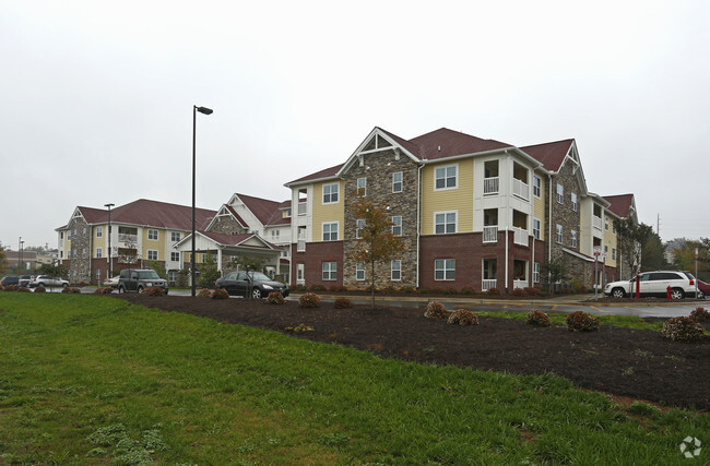 Building Photo - Poplar Crossing Commons