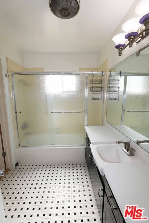 Building Photo - 1025 S Sherbourne Dr