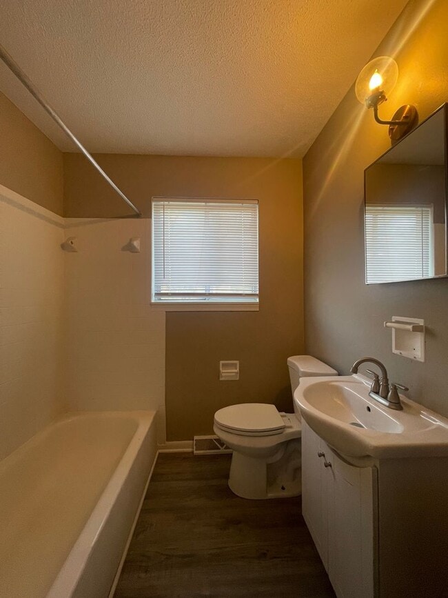 Building Photo - Spacious 3 Bed! Your Next Home Awaits!