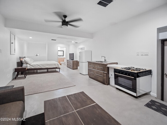 Building Photo - 5798 E Paseo Cimarron
