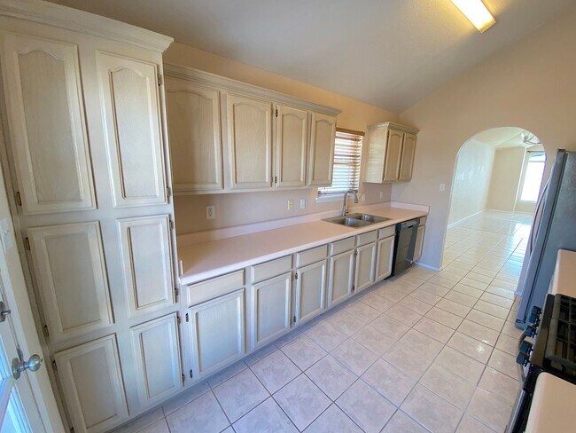 Building Photo - Northeast El Paso 4 bed with Refrig A/C