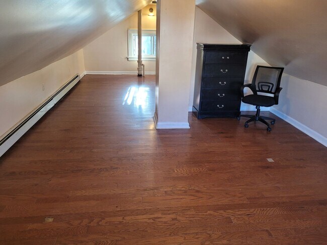 Building Photo - 24 Valley St