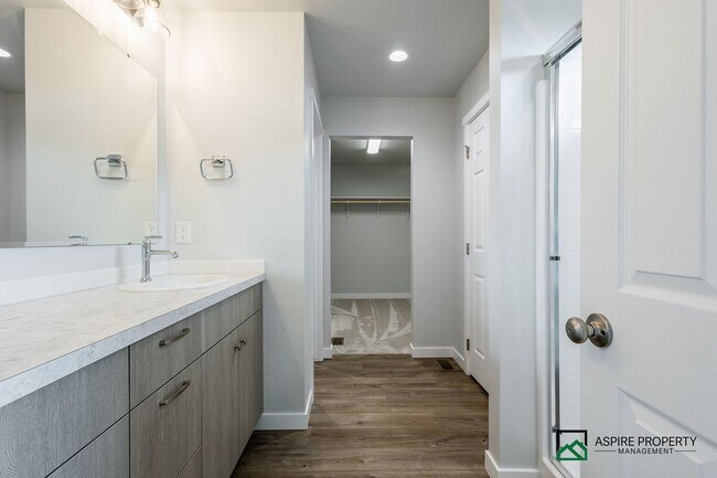 Building Photo - Brand New 5 Bed 3 Bath home 2600sf+ and a 3 car garage