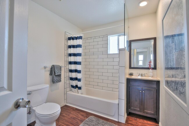 Building Photo - 546 Hamilton Ave