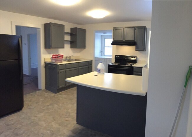 Building Photo - 127 Manhattan Dr