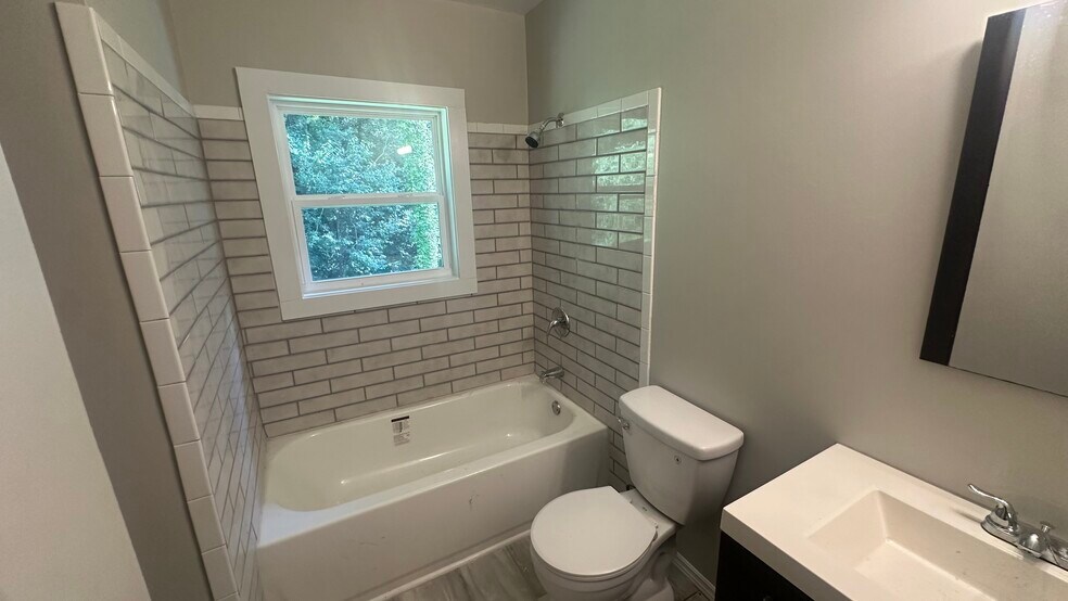 Building Photo - 2071 W Flat Shoals Ter