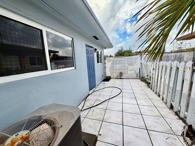 Building Photo - 1821 N 17th Ct