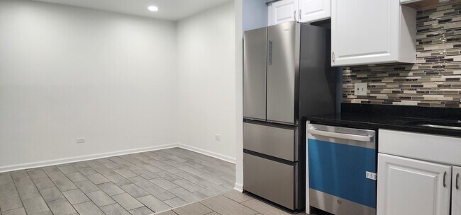 Building Photo - 2300 Beau Monde Ln