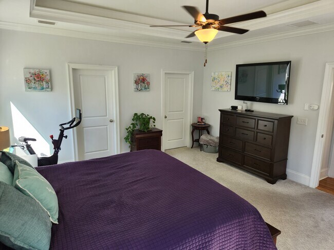 Building Photo - 5855 Vlg Rdg Wy