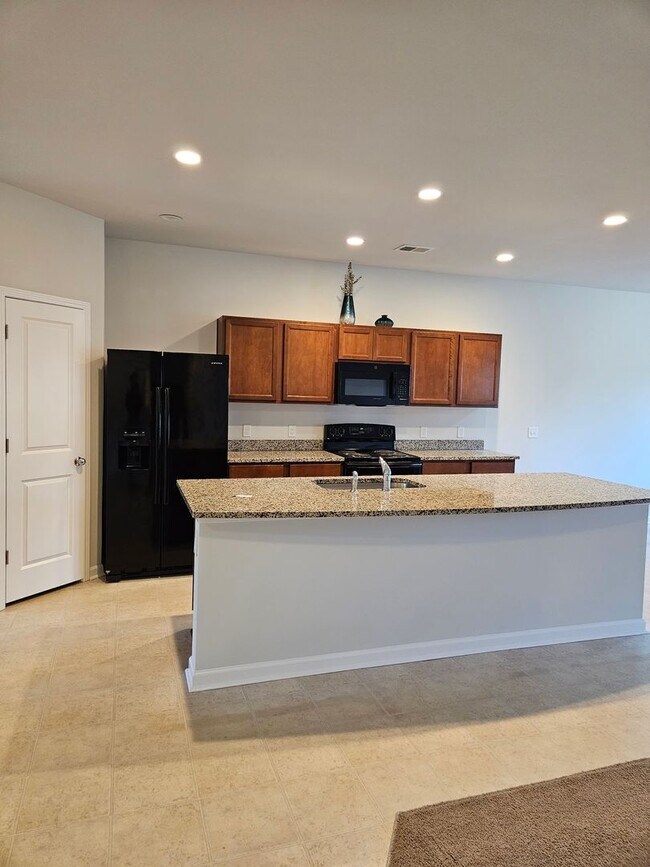 Building Photo - Spacious Two-Story Living on a Premium Lot...