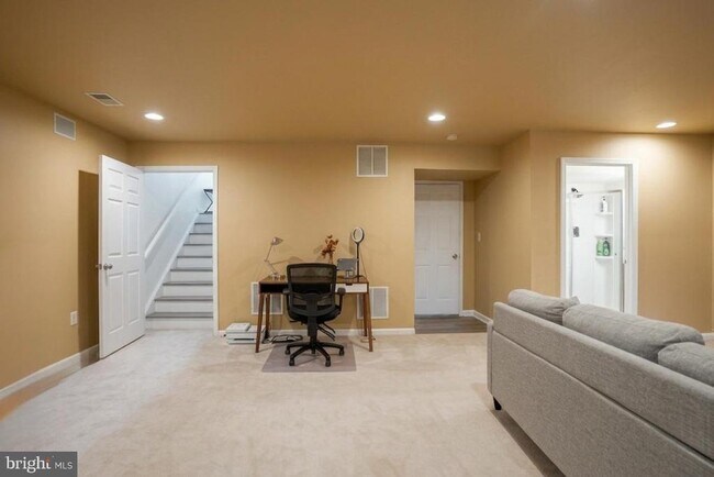 Building Photo - 4658 Hummingbird Ln