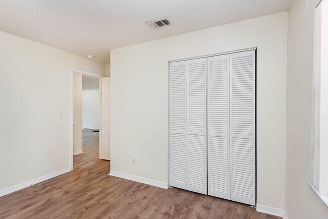Building Photo - 1029 Regency Dr