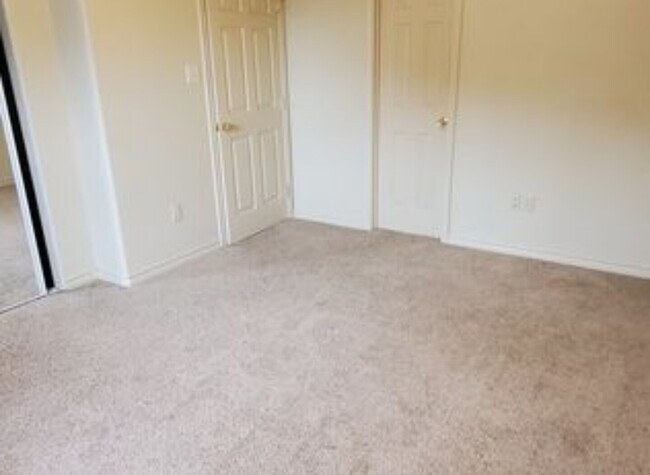 Building Photo - "Spacious 3-Bedroom Duplex Retreat in Gran...