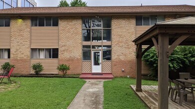 Building Photo - Walking Distance to the Gulch and Music Row
