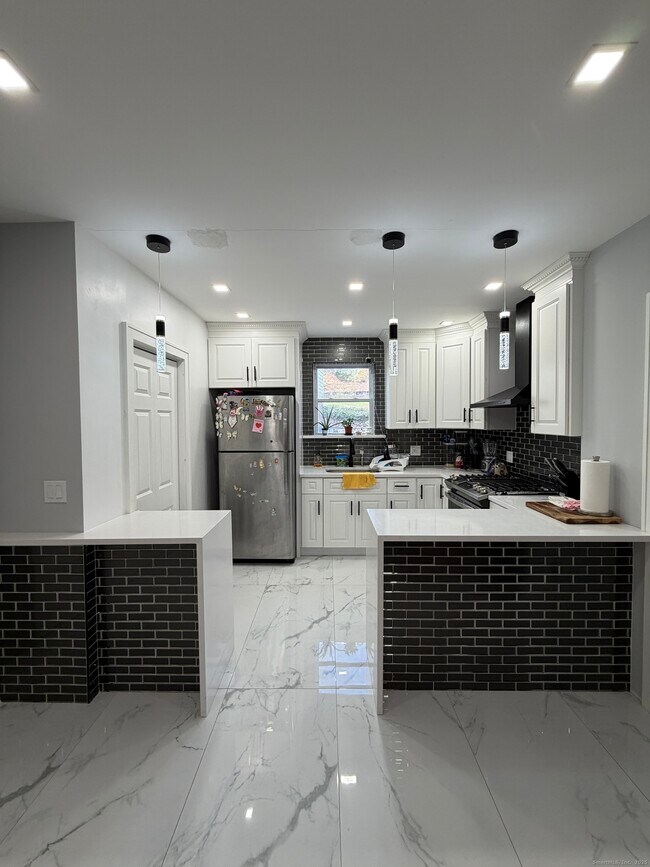 Building Photo - 2964 State St