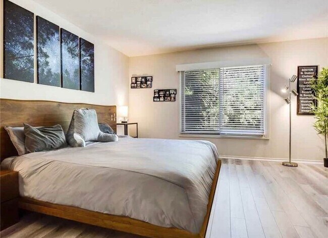 Building Photo - 505 W 7th St