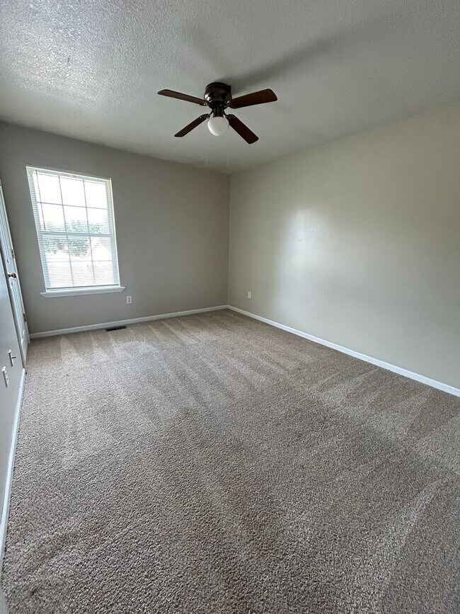 Building Photo - 5559-5561 Pinehurst Ln