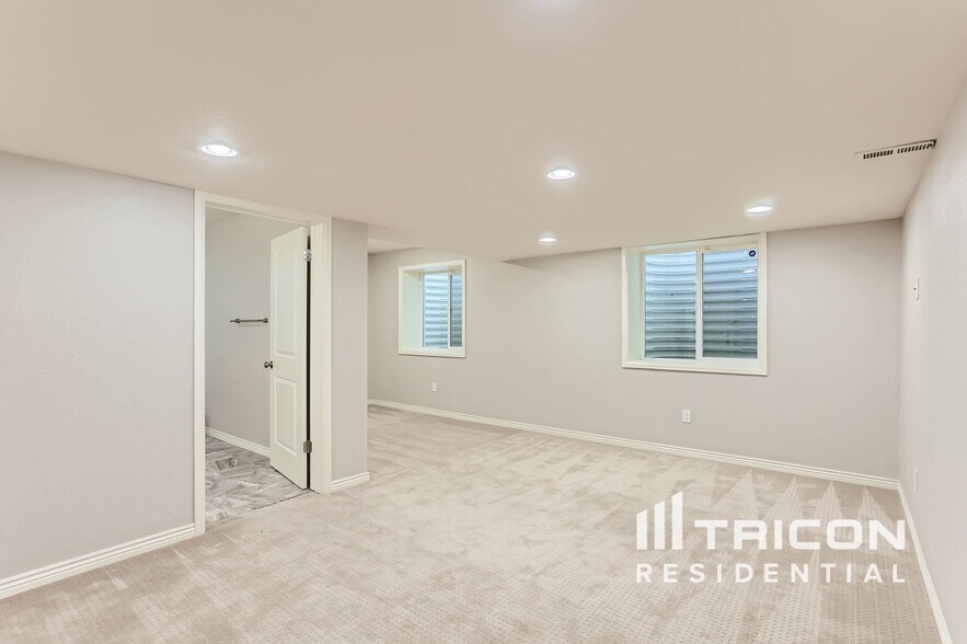 Building Photo - 6354 N Genoa Way